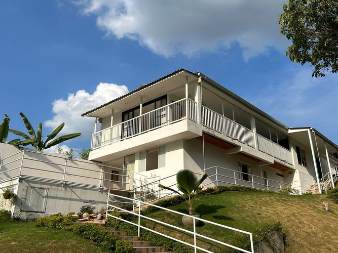 Casa de 5 alcobas en venta en Potrerito, Jamundí, 1570 m² · foto 9 de 24