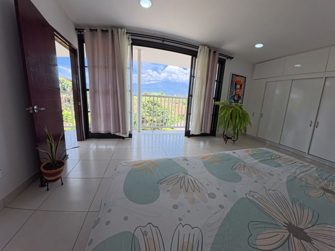 Casa de 5 alcobas en venta en Potrerito, Jamundí, 1570 m² · foto 15 de 24