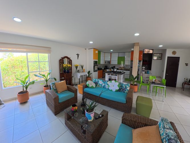 Casa de 5 alcobas en venta en Potrerito, Jamundí, 1570 m² · foto 21 de 24