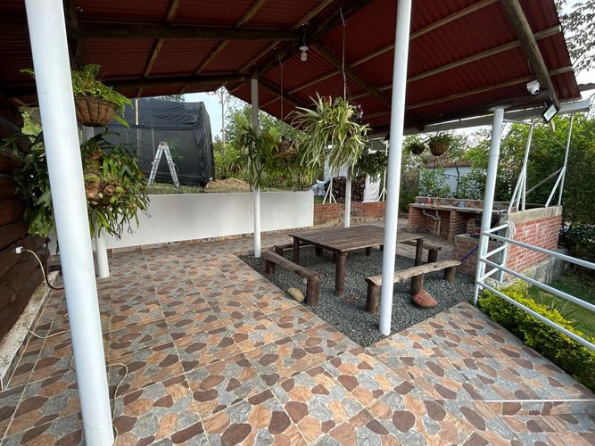 Casa de 5 alcobas en venta en Potrerito, Jamundí, 1570 m² · foto 5 de 24