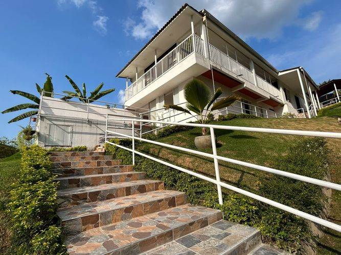 Casa de 5 alcobas en venta en Potrerito, Jamundí, 1570 m² · foto 8 de 24