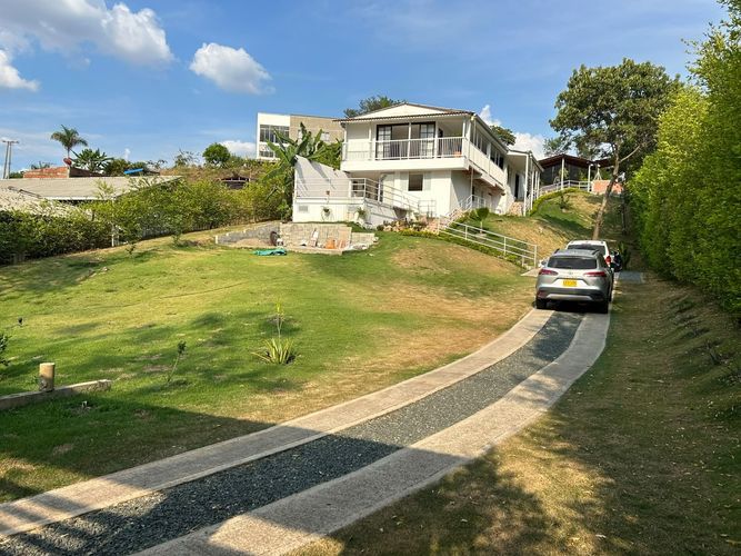 Casa de 5 alcobas en venta en Potrerito, Jamundí, 1570 m² · foto 11 de 24