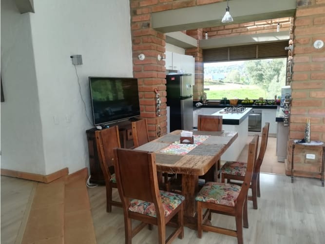 Casa de 3 alcobas en venta en Vía Las Palmas, Medellín, 285 m² · foto 3 de 11