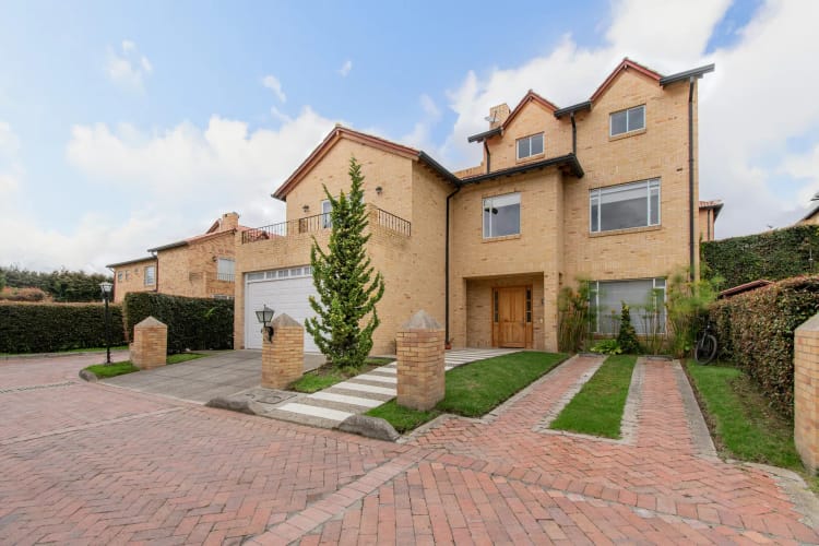 Casa de 5 alcobas en venta en Las Juntas, Chía, 339 m² · foto 1 de 18