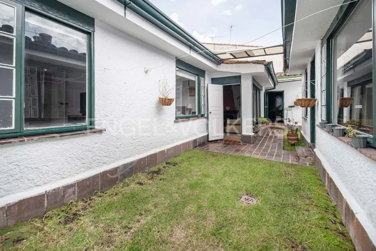 Casa de 5 alcobas en venta en El Batán, Bogotá, 300 m² · foto 10 de 20