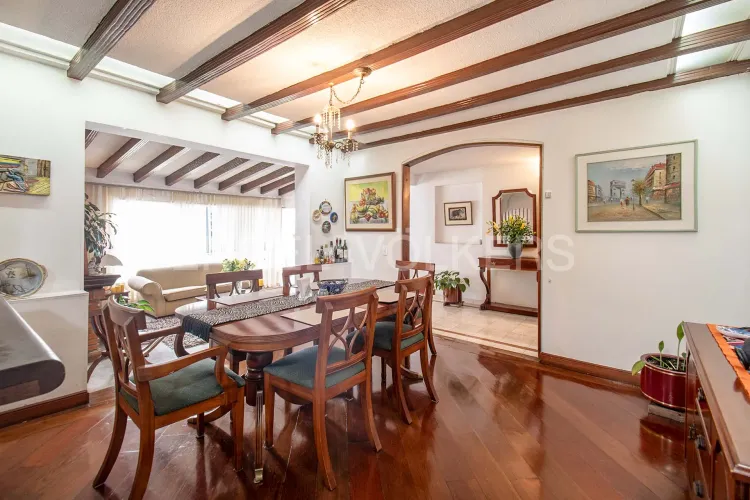 Casa de 5 alcobas en venta en El Batán, Bogotá, 300 m² · foto 2 de 20