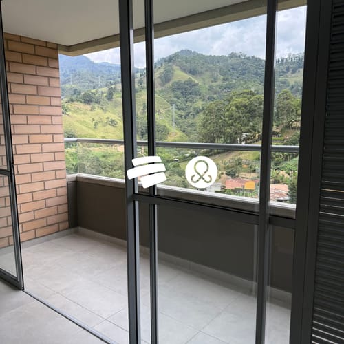 Apartamento de 2 alcobas en venta en Las Lomitas, Sabaneta, 72 m² · foto 3 de 22