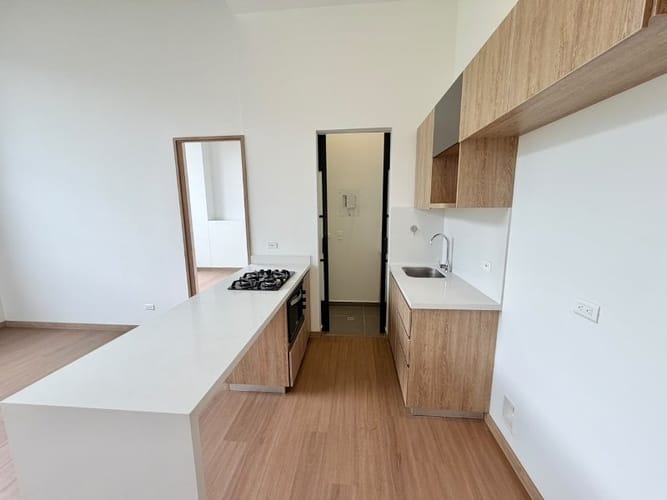 Apartamento de 2 alcobas en arriendo en Loma Del Escobero, Envigado, 68 m² · foto 2 de 12