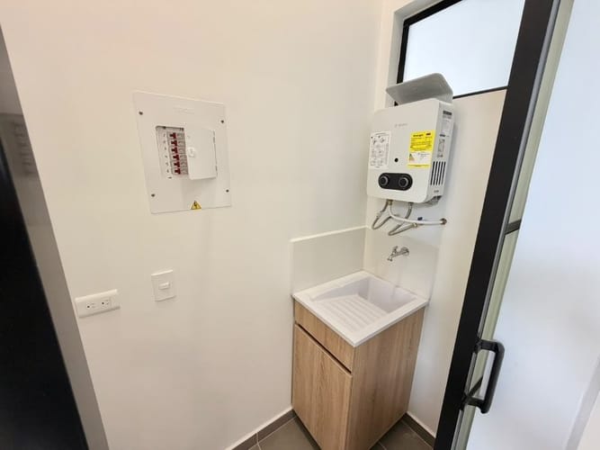 Apartamento de 2 alcobas en arriendo en Loma Del Escobero, Envigado, 68 m² · foto 4 de 12