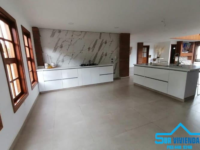 Casa de 4 alcobas en arriendo en La Mina, Envigado · foto 2 de 24