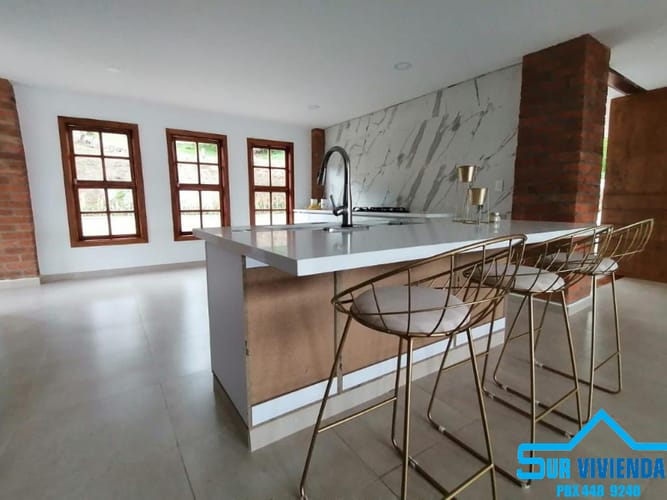 Casa de 4 alcobas en arriendo en La Mina, Envigado · foto 3 de 24