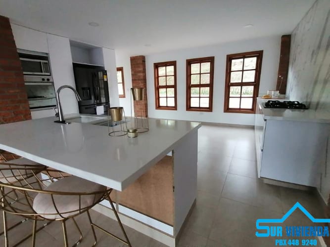 Casa de 4 alcobas en arriendo en La Mina, Envigado · foto 4 de 24