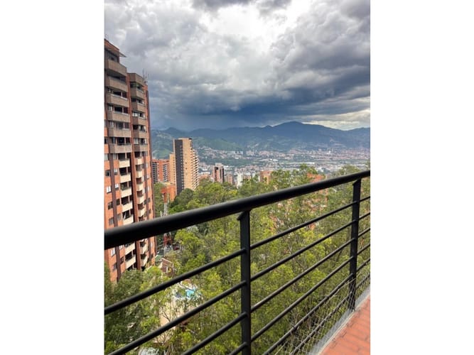 Apartamento de 2 alcobas en venta en Los Naranjos, Medellín, 118 m² · foto 7 de 8