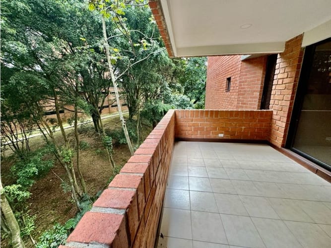 Apartamento de 3 alcobas en venta en Los Balsos, Medellín, 232 m² · foto 1 de 24