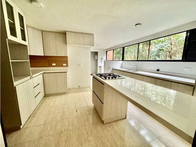 Apartamento de 3 alcobas en venta en Los Balsos, Medellín, 232 m² · foto 3 de 24