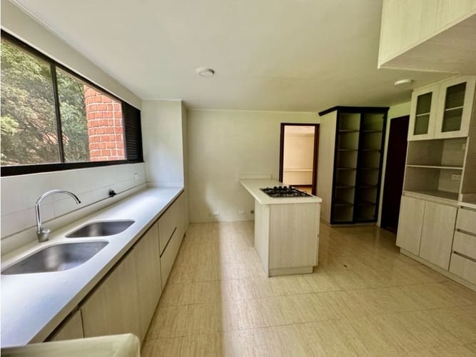 Apartamento de 3 alcobas en venta en Los Balsos, Medellín, 232 m² · foto 4 de 24