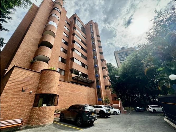 Apartamento de 3 alcobas en venta en Los Balsos, Medellín, 232 m² · foto 10 de 24