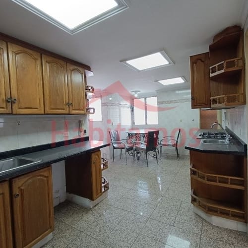 Apartamento de 4 alcobas en venta en El Pinal, Medellín, 236 m² · foto 3 de 24