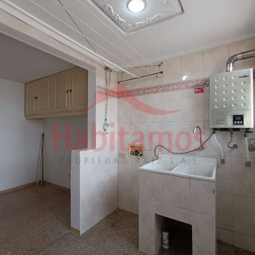 Apartamento de 4 alcobas en venta en El Pinal, Medellín, 236 m² · foto 4 de 24