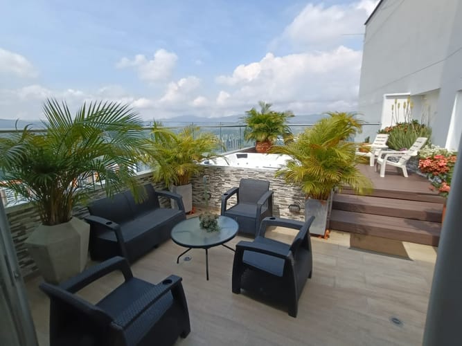 Apartamento de 6 alcobas en venta en Cañaveral, Floridablanca, 515 m² · foto 2 de 24