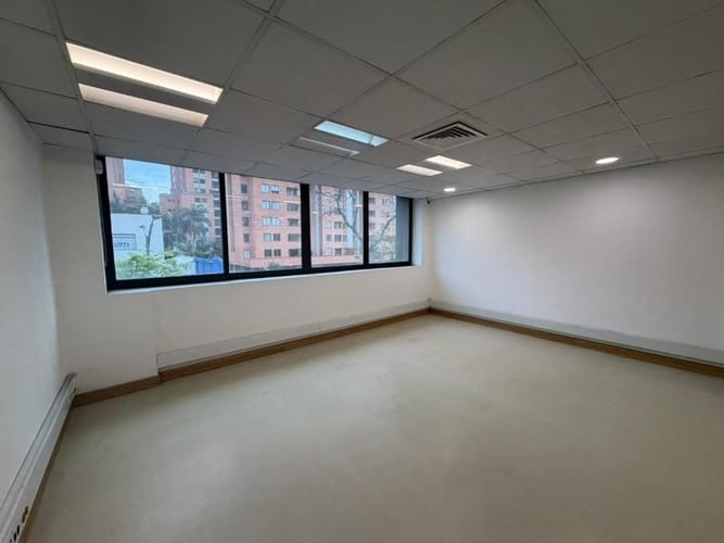 Oficina en arriendo en Suramericana, Medellín, 80 m² · foto 2 de 10