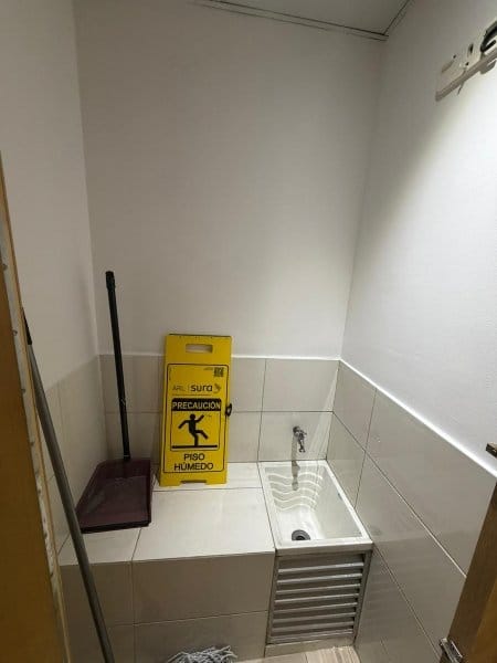 Oficina en arriendo en Suramericana, Medellín, 80 m² · foto 8 de 10