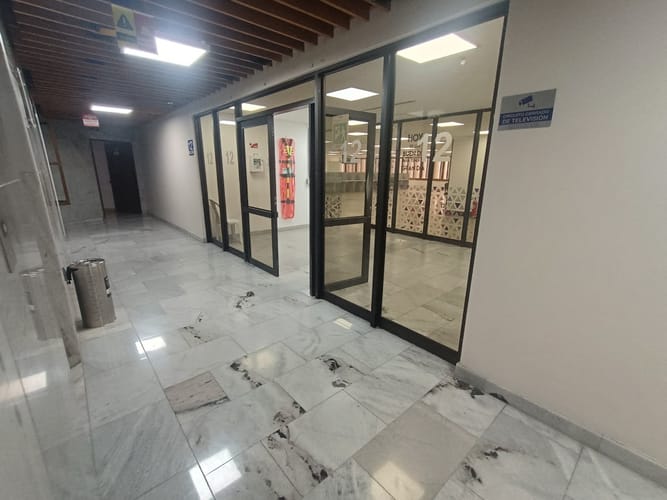 Oficina en arriendo en La Candelaria, Medellín, 1000 m² · foto 2 de 19