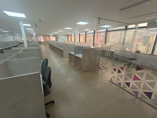 Oficina en arriendo en La Candelaria, Medellín, 1000 m² · foto 13 de 19