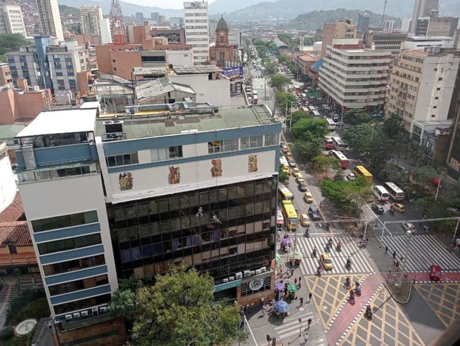 Oficina en arriendo en La Candelaria, Medellín, 1000 m² · foto 18 de 19