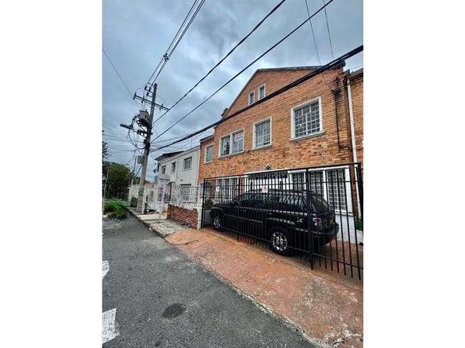 Casa de 4 alcobas en venta en Quinta Camacho, Bogotá, 145 m² · foto 2 de 24