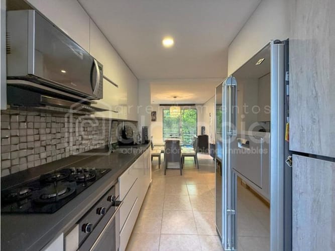 Casa de 3 alcobas en venta en Loma El Atravesado, Envigado, 198 m² · foto 3 de 15