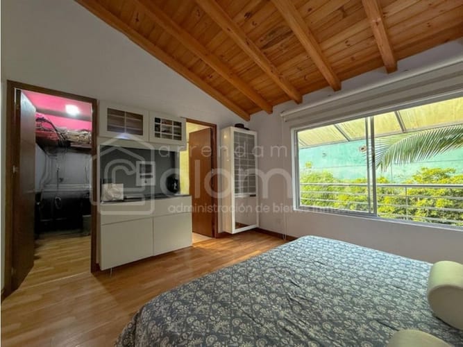 Casa de 3 alcobas en venta en Loma El Atravesado, Envigado, 198 m² · foto 8 de 15