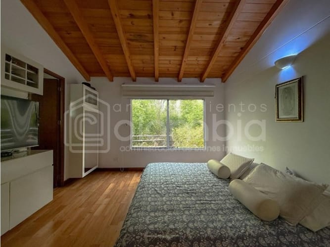 Casa de 3 alcobas en venta en Loma El Atravesado, Envigado, 198 m² · foto 9 de 15