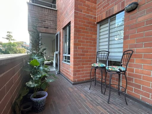 Apartamento de 3 alcobas en arriendo en Loma Del Escobero, Envigado, 80 m² · foto 3 de 23
