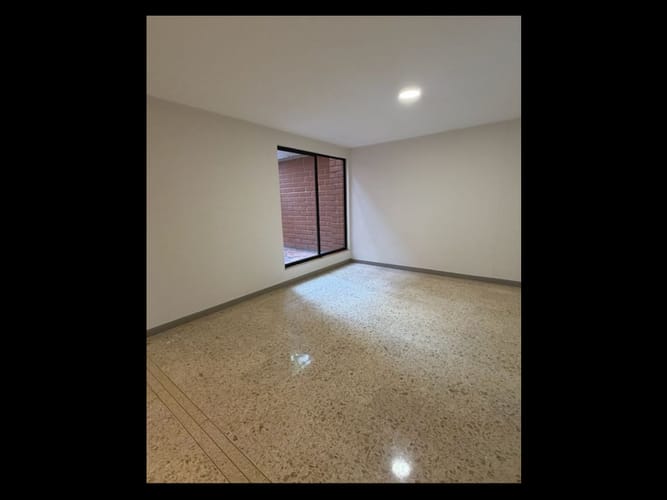 Apartamento en venta en Oviedo, Medellín · foto 2 de 19