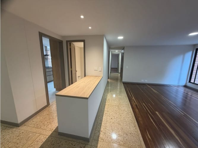 Apartamento en venta en Oviedo, Medellín · foto 4 de 19