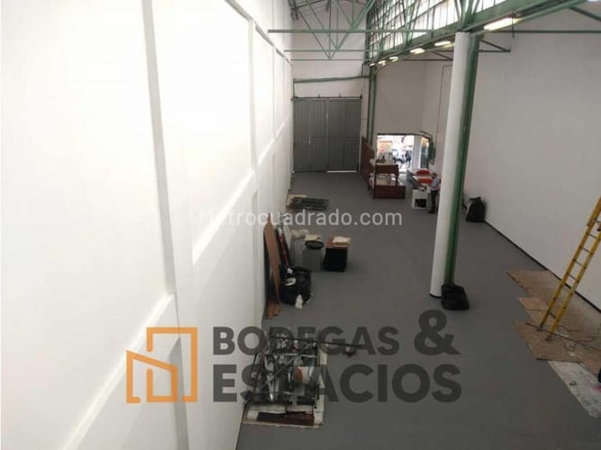 Bodega en venta en Colombia, Medellín, 420 m² · foto 2 de 8