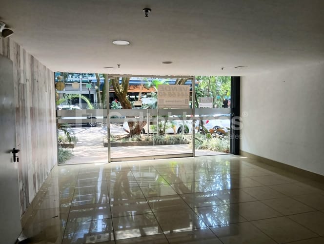 Edificio en venta en El Poblado, Medellín, 800 m² · foto 3 de 24