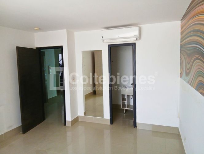 Edificio en venta en El Poblado, Medellín, 800 m² · foto 8 de 24