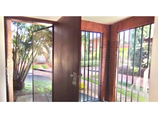 Casa de 3 alcobas en venta en El Castillo, Jamundí, 140 m² · foto 2 de 19