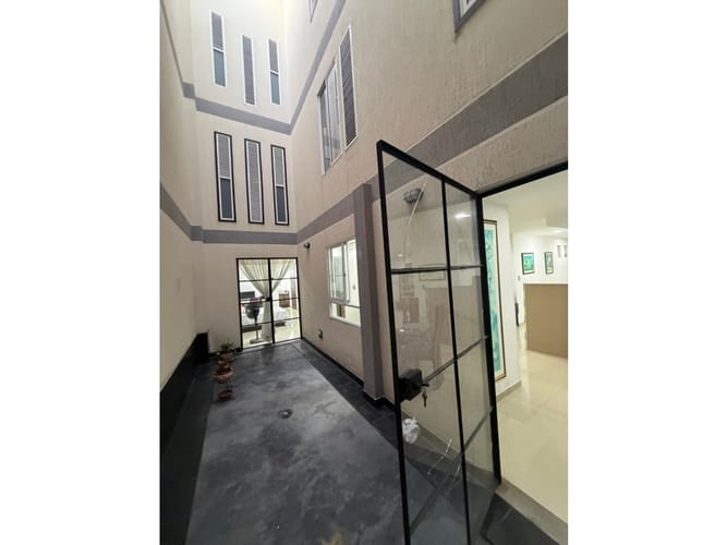 Apartamento de 3 alcobas en venta en Las Mercedes, Palmira, 215 m² · foto 8 de 17