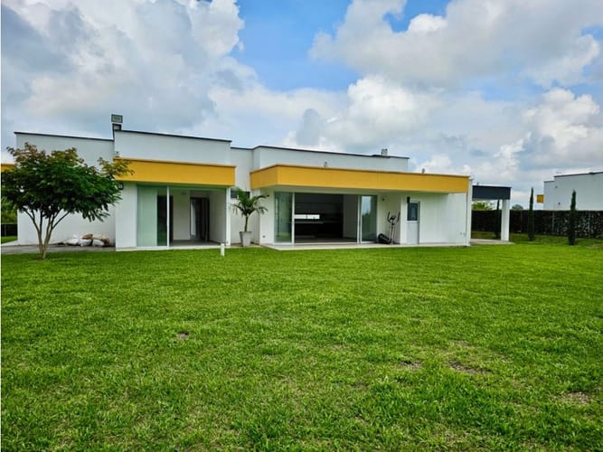 Casa de 4 alcobas en venta en San Esteban, Pereira, 240 m² · foto 2 de 24