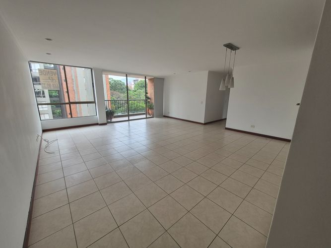 Apartamento de 3 alcobas en venta en Bosques De Zuñiga, Envigado, 116 m² · foto 5 de 19