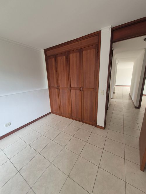 Apartamento de 3 alcobas en venta en Bosques De Zuñiga, Envigado, 116 m² · foto 3 de 19