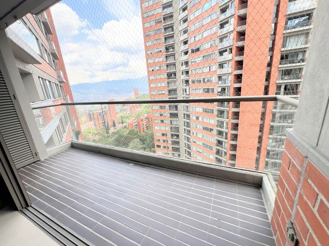 Apartamento en venta en Altos Del Poblado, Medellín · foto 2 de 15