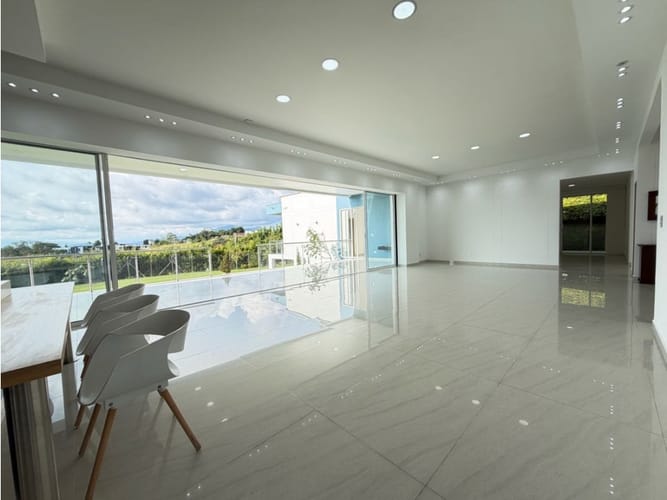 Casa de 4 alcobas en venta en Tribunas Corcega, Pereira, 576 m² · foto 2 de 24