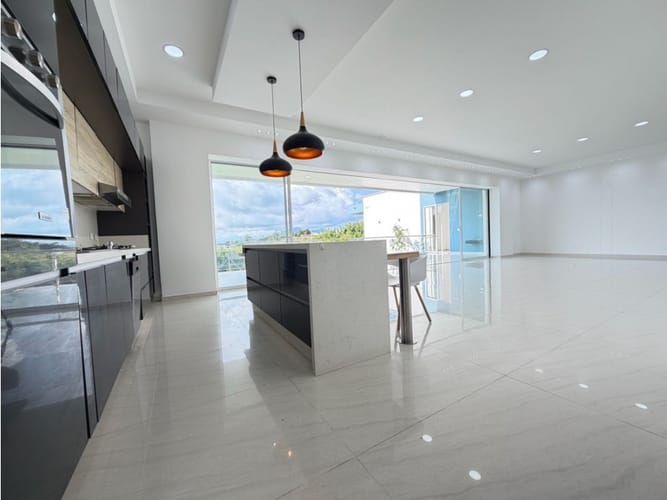 Casa de 4 alcobas en venta en Tribunas Corcega, Pereira, 576 m² · foto 3 de 24