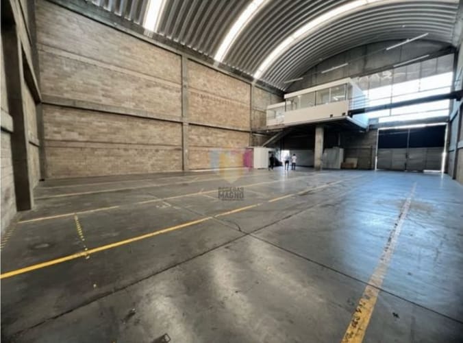 Bodega en arriendo en Monteazul, Sabaneta, 560 m² · foto 2 de 5