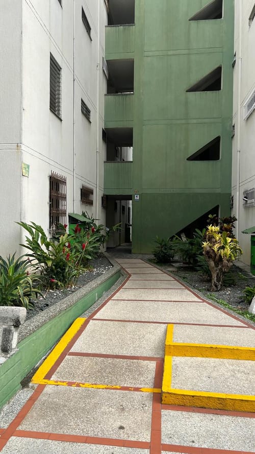 Apartamento de 3 alcobas en venta en Santa Anita, Cali, 56 m² · foto 3 de 24