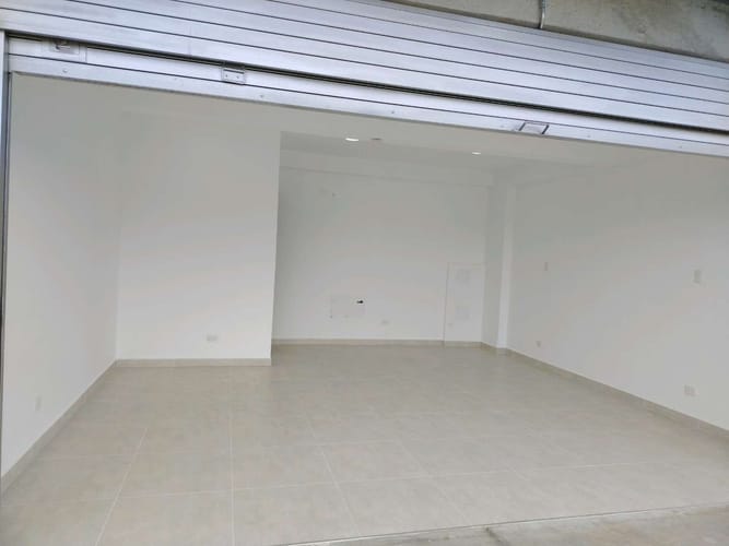 Local en arriendo en Pizamos I, Cali, 30 m² · foto 2 de 12